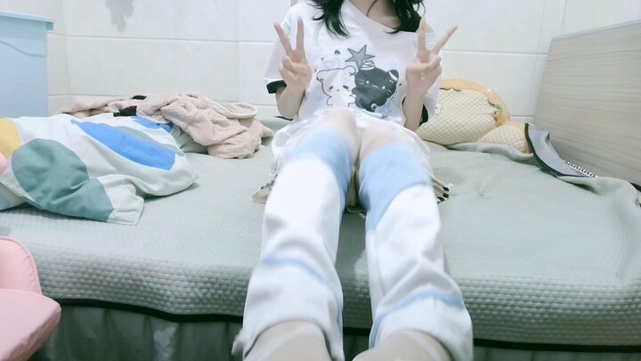 Hmm, belum selesai nonton udah... ini sih cuma ikan kecil kok.