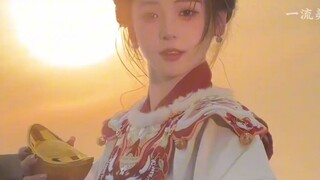 Những chú tôm hùm con đang đến, hãy nhường đường