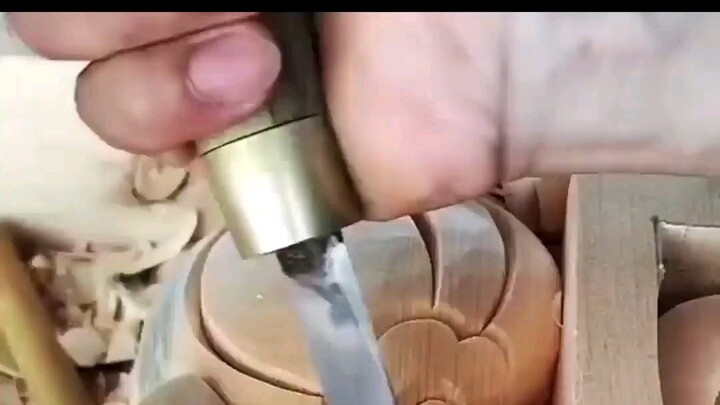 The carpenter's hands are so skillful! I just wanted to ask, is there a link for the knife?