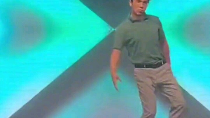 Middle school vice principal performs a dance at the New Year’s Eve gala; netizens comment: “Other s