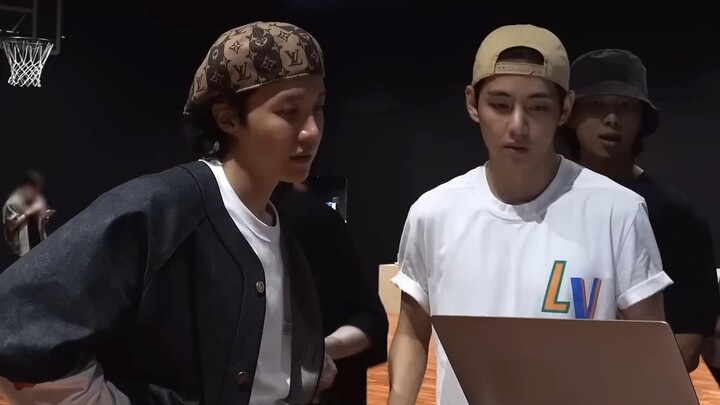 المعلم سيسي الذي يتحدث بلا توقف يعود إلى الخدمة مرة أخرى