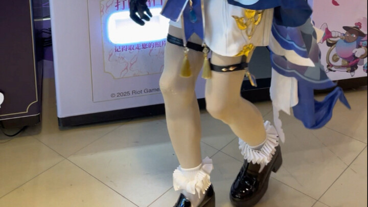 When you cosplay Fennia but you're over 1.8 meters tall...