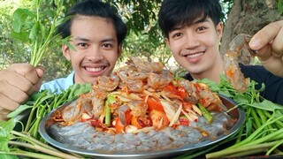 ตำกุ้งสดๆ ถาดล้นๆเผ็ดแซ่บนัวร์ครบรส .