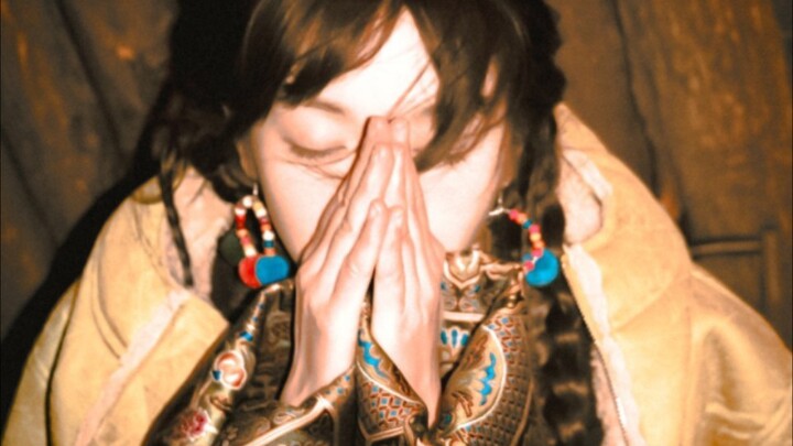 “Tôi không thể rời khỏi Thần Sơn, cậu hãy mang theo một nhành hoa Gesang đi nhé.”