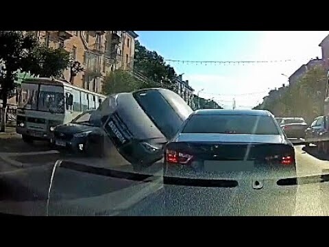 IDIOTS ON THE ROAD | HOW NOT TO DRIVE #45
