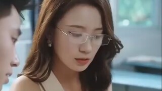 Aku_menenangkan_CEO_yang_posesif_dengan_ciuman,_jinakkan_dia,menikmati_cinta_tak_berujungnya.