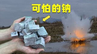 Apa yang terjadi jika Anda mencampurkan sejumlah natrium ke dalam air?