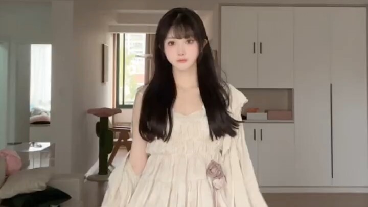 تشكيلة إطلالات مثيرة مع رفع التنورة