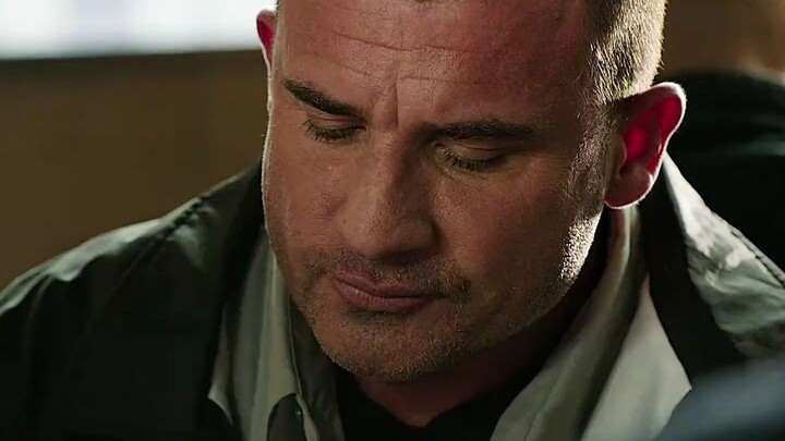 Pria itu berhemat sedemikian rupa, mengubah sisa uangnya menjadi peluru, dalam film aksi thriller “I