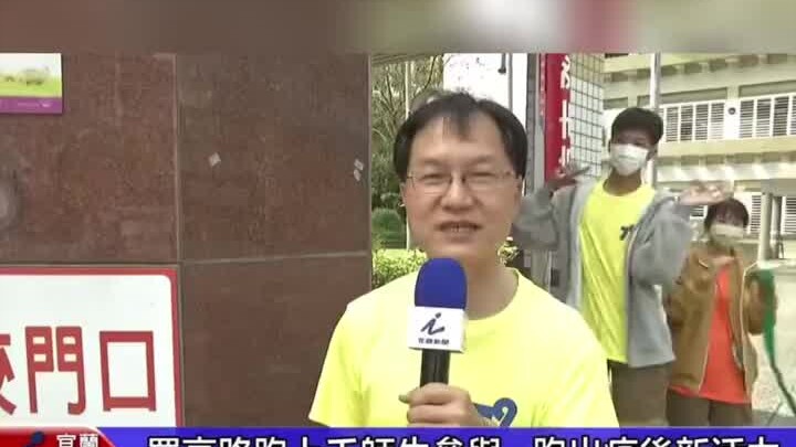 Lãnh đạo phát biểu thì tôi đi hát! Chỉ để lại hương hoa rồi rời đi — phiên bản tranh thủ lên sóng tr