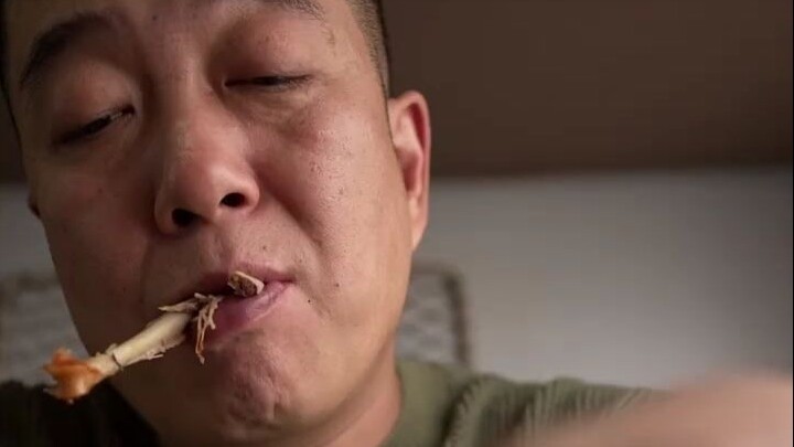Người có thu nhập khác nhau trên tàu hỏa đều ăn gì