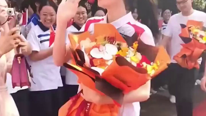 Từ truyện nữ chính học đường bước vào đời thực: Hành trình tựu trường và vinh danh của Hoàng Vũ Đình