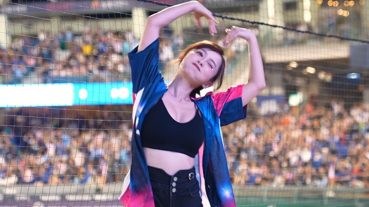 Taiwanese girl, cute, sexy, kawaii, Taiwanese cheerleader, beautiful goddess, little sister dancing,