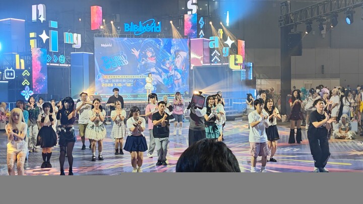 First time at Bilibili World—hard to believe this otaku dance was randomly selected by the music