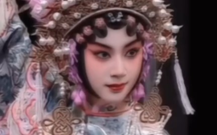 "أسكب الخمر من فوق جبال غوان، فتتدفق القرون كلها في حلقي."