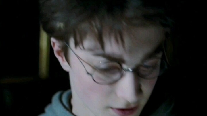 [Harry Potter] ทุกคน ฮะ ใครจะปฏิเสธผู้กอบกู้ด้วยริมฝีปากสีแดงและฟันขาวได้?