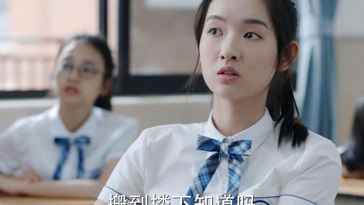 Qian Sanyi adalah siswa teladan, kelak akan menjadi sosok elit nomor satu.