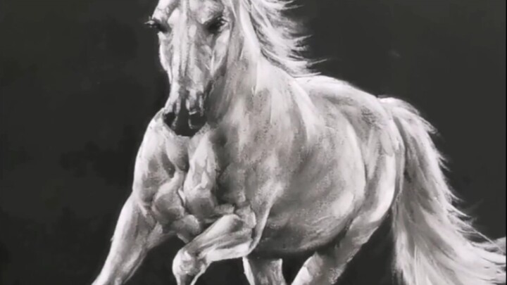 古有神笔马良，今有中学美术老师用粉笔画出神作，网友称：“被上帝吻过的手”