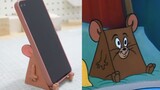 Jadikan "Jerry si tikus" menjadi dudukan ponsel. Mouse berbentuk segitiga itu lucu sekali!