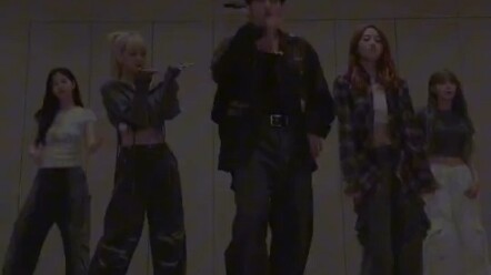 تحدي الرقص على الأغنية الرئيسية لـ تيان جينغجو ليس صعباً على الإطلاق، فقط بعد الانتهاء منه، انتقلت ع