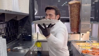 مرة أخرى أرز باللحم المشوي!