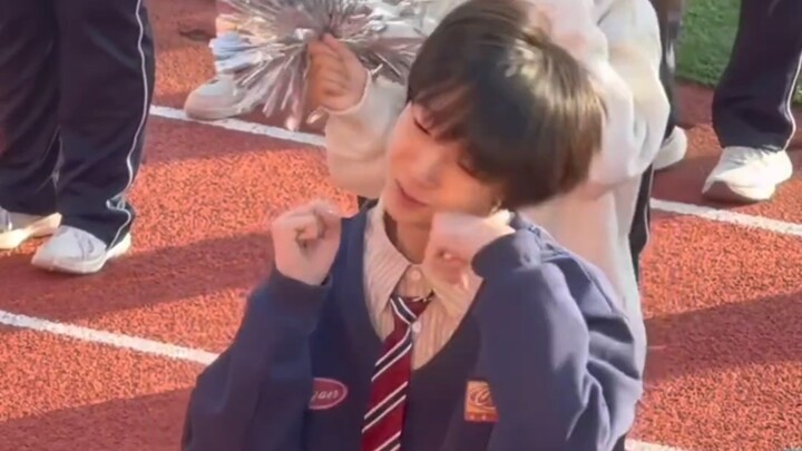 【ครอบครัว TF】“พิธีเปิดกีฬาสีโรงเรียน หยางปั๋นเหวินนำเต้นเพลง ‘Kala Forever OK’ สุดท้ายโรงเรียนก็รู้เ