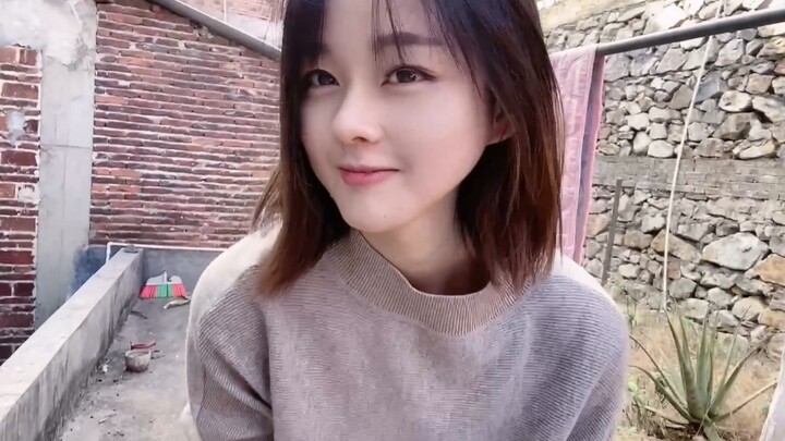 这是我家养了三十年的神兽 家里有田有地有花生 就差个贴瓷砖的了