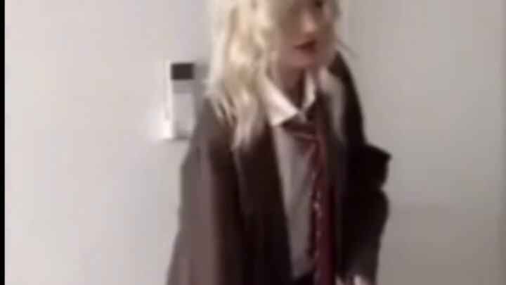 خلي صديقي يزيّنني