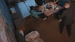 &{เต็มเรื่อง}ชายจนถูกดูถูกและหย่าโดยภรรยา แต่ไม่มีใครรู้ว่าเขาคือเศรษฐีและเทพสงคราม