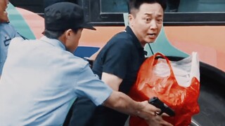 Captain Zhang in RESET took the bomb with his shaking right hand