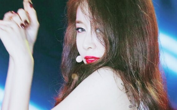 Thiên thần gợi cảm khiến fan nam phát cuồng! Chỉ một màn wall dance của Park Công Tử, khắp nơi tràn 