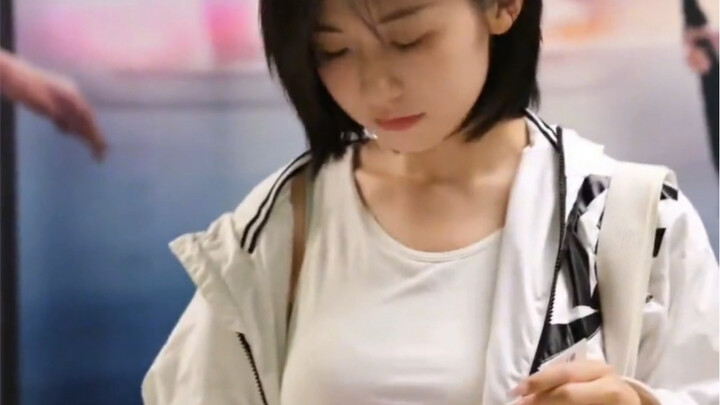 สาวน้อยน่ารักมาแล้ว