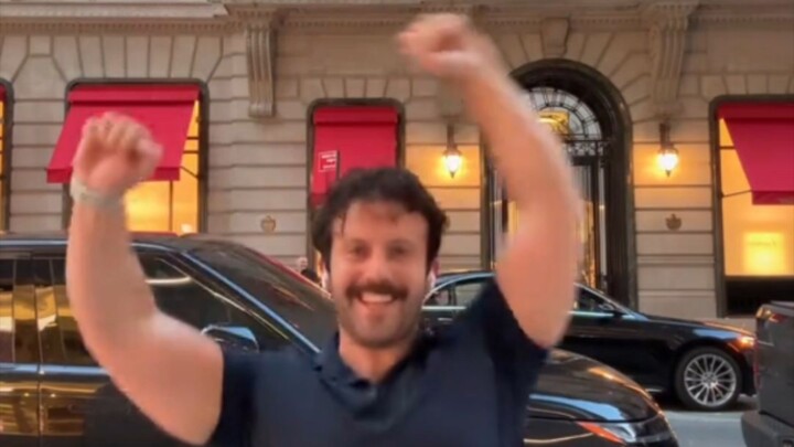 สมุดรายชื่อทั่วโลกกำลังโปรโมตเพลง JUMP ของ BLACKPINK