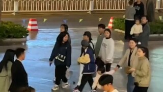 รักคืออะไร? ความรักคือ --- ปรับตัวให้เข้ากับสถานการณ์ที่เปลี่ยนแปลงไป