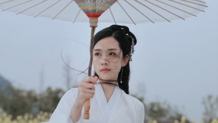 The umbrella got broken, what a crushing defeat!