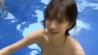 来和小姐姐一起游戏吧