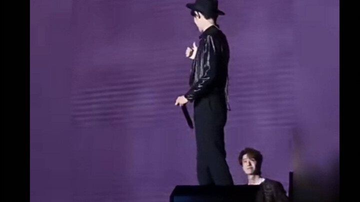 【Bo Jun Yi Xiao】"Wang Yibo, belum naik!!" Kakak Xiao Zhan baru tersenyum paling manis di seluruh aca