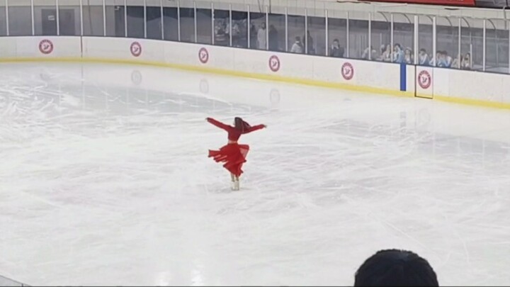 Figure Skating & Yun Zhiyu "Giving Dreams" + "Messy Hair" Penampilan Tunggal Putri di Upacara Pembuk