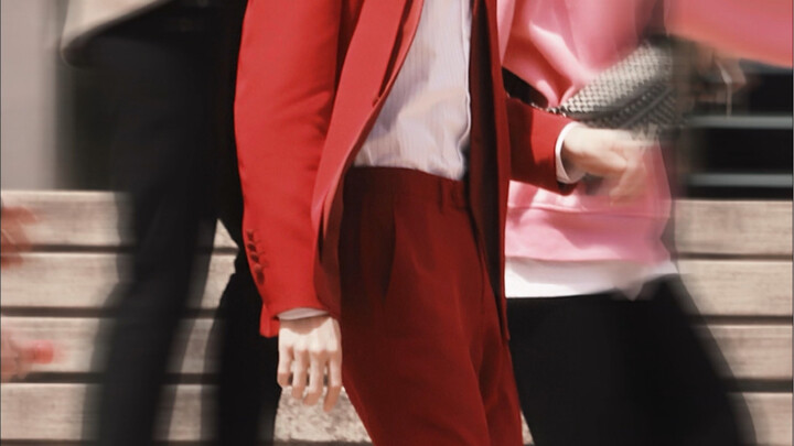 The red outfit is truly stunning—this waistline makes me skip meals!