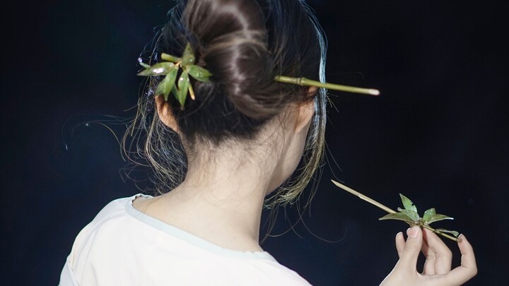 Bamboo-leaf hairpin—ahem, I know it can really make people swoon. Maybe I should have shortened the 