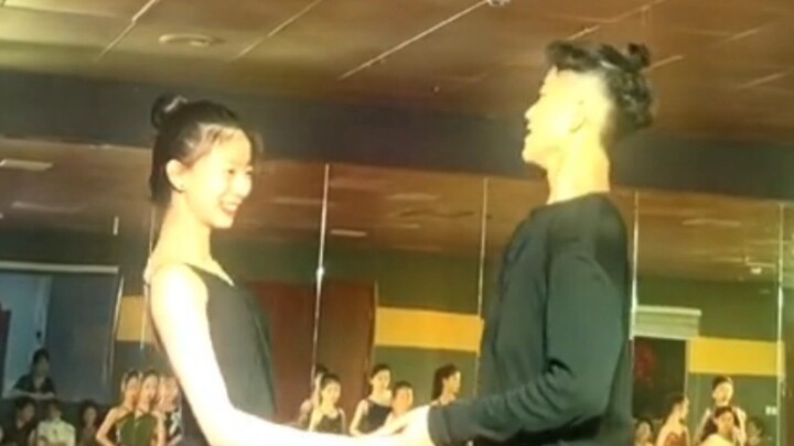 #Wang Chongmo and Li Mohan are making her laugh again
