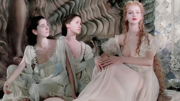 Holy crap! Even I wouldn't dare Photoshop it this way—someone actually looks exactly like this!!!