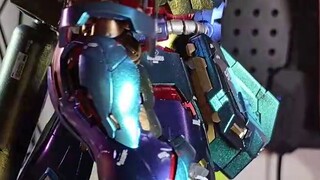 [Boss Rabbit] You all are playing 8827 Snow White, but I am still playing Sazabi!