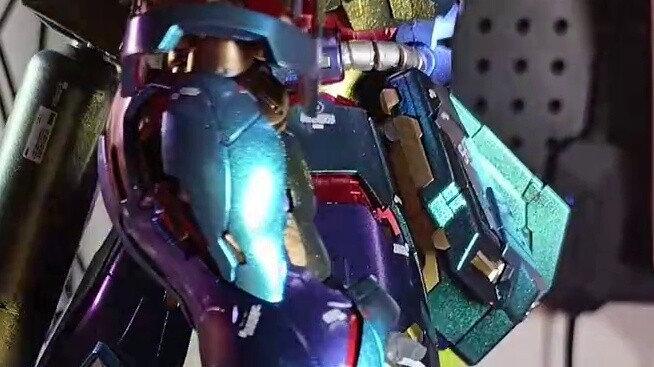 [Boss Rabbit] You all are playing 8827 Snow White, but I am still playing Sazabi!