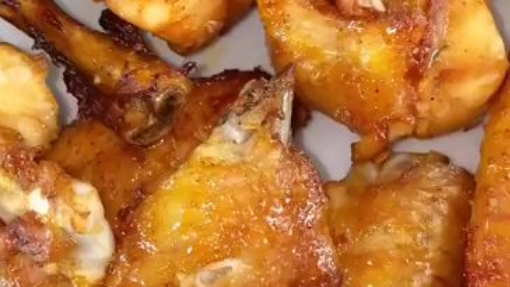 Cách làm Cánh gà cháy tỏi nhưng Hương vị Mì cay cực dễ dàng! - Tiểu Màn Thầu