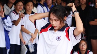 14岁初中生运动会翻跳bite me 同学们似乎很买账尖叫声不断