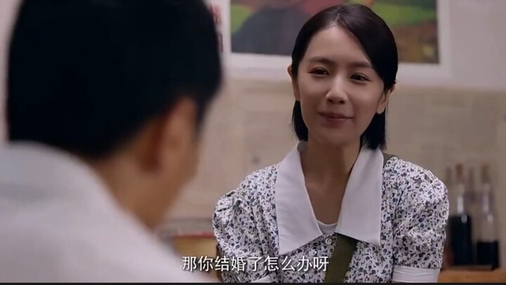 ما إن بدأ تشن شيانغدونغ عمله الجديد حتى لفت انتباه ابنتي المدير جيانغ! المدير جيانغ: اللعنة، حسنًا أ