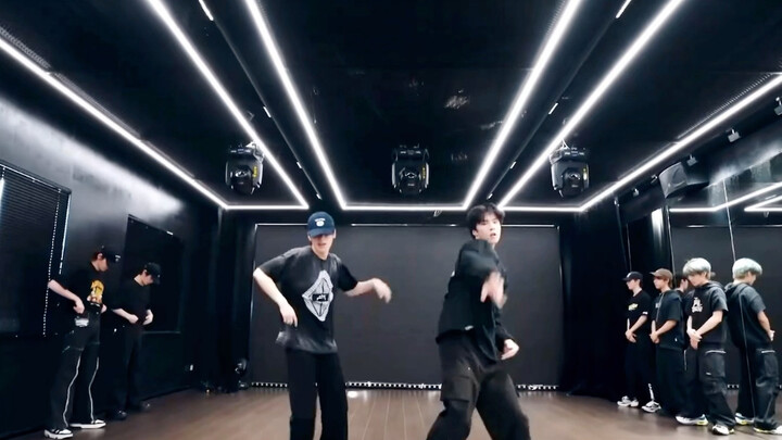 Kucingnya ganteng banget! Double A juga ganteng banget!