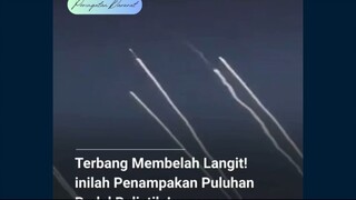 Langit Iran malam ini tak hanya gelap... tapi bergemuruh. Puluhan rudal balistik meluncur bak hendak