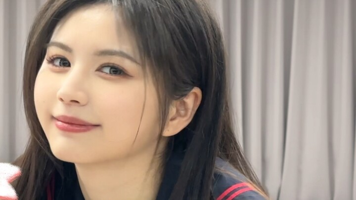 Seorang sekretaris menari di lantai! Renaisans sekaligus!